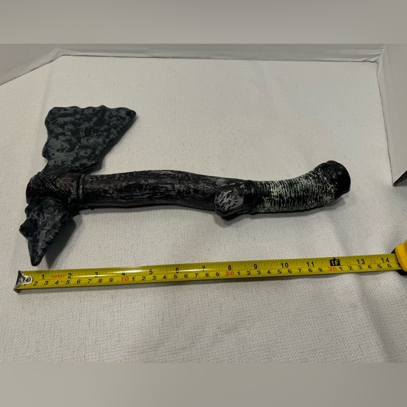 Halloween Plastic Prop Tomahawk from Rubie's Costume Company, 2010 - Picture 10 of 11